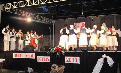 U Ogulinu održana  17. smotra izvornog folklora „Igra kolo“