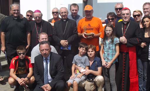 Svjetlo vjere iz Konstantinove uljanice iz Siska za svetište Gospe od Čudesa u Oštarije i Milano