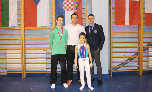 Ogulinac Niko Oskoruš brončani na međunarodnom juniorskom gimnastičkom natjecanju u Novom Sadu