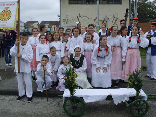 Mali folkloraši KUD-a Mali folkloraši KUD-a