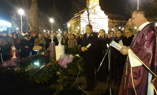 Zasjala prva adventska svijeća